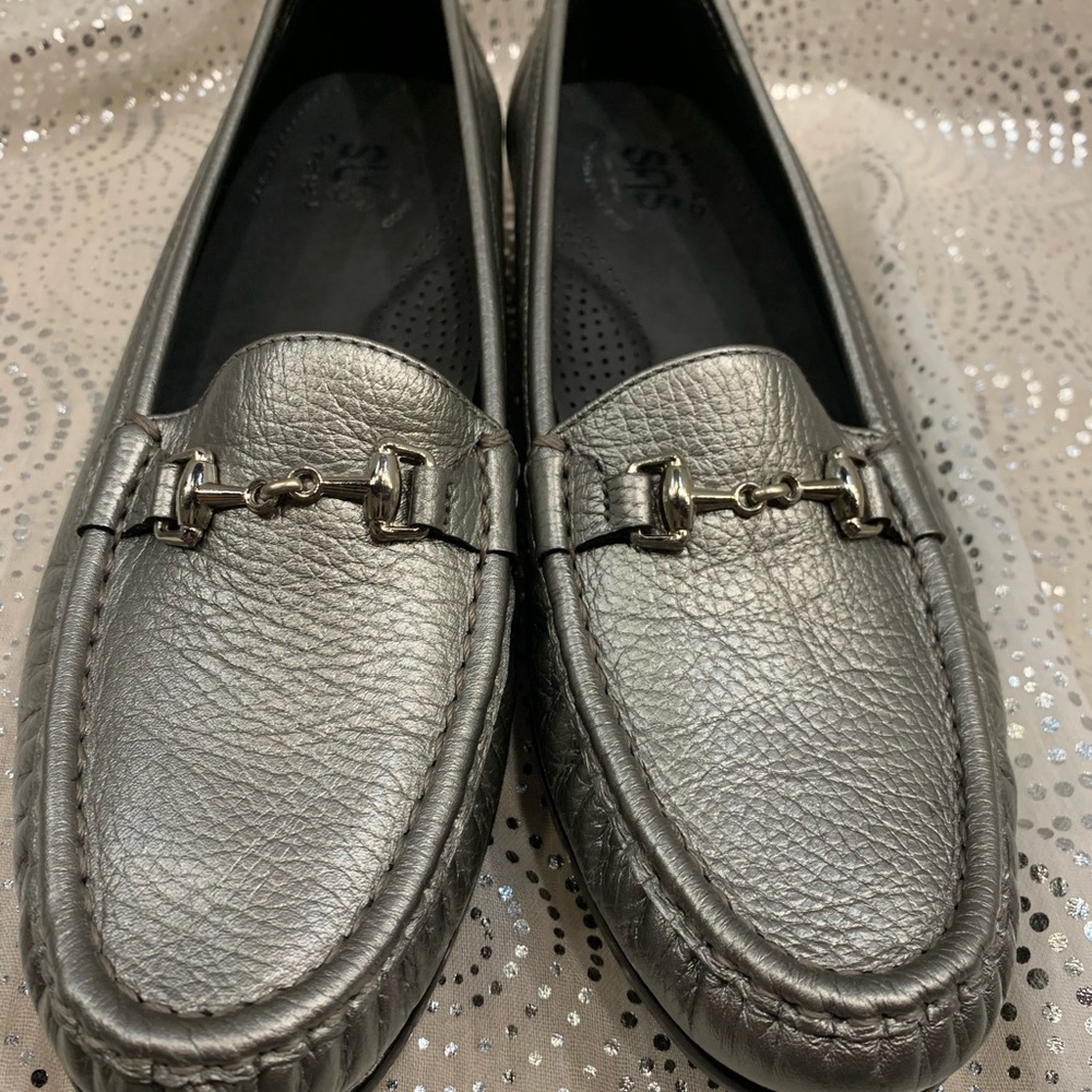 Nwot Silver Metallic Loafers - image 2